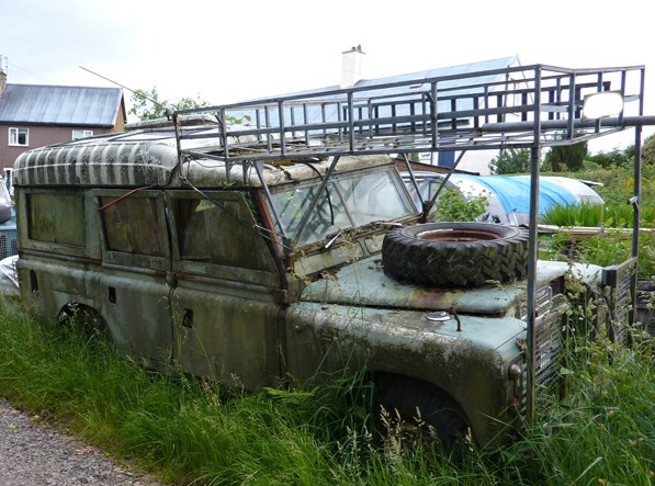 decrepit_landy_crop.jpg